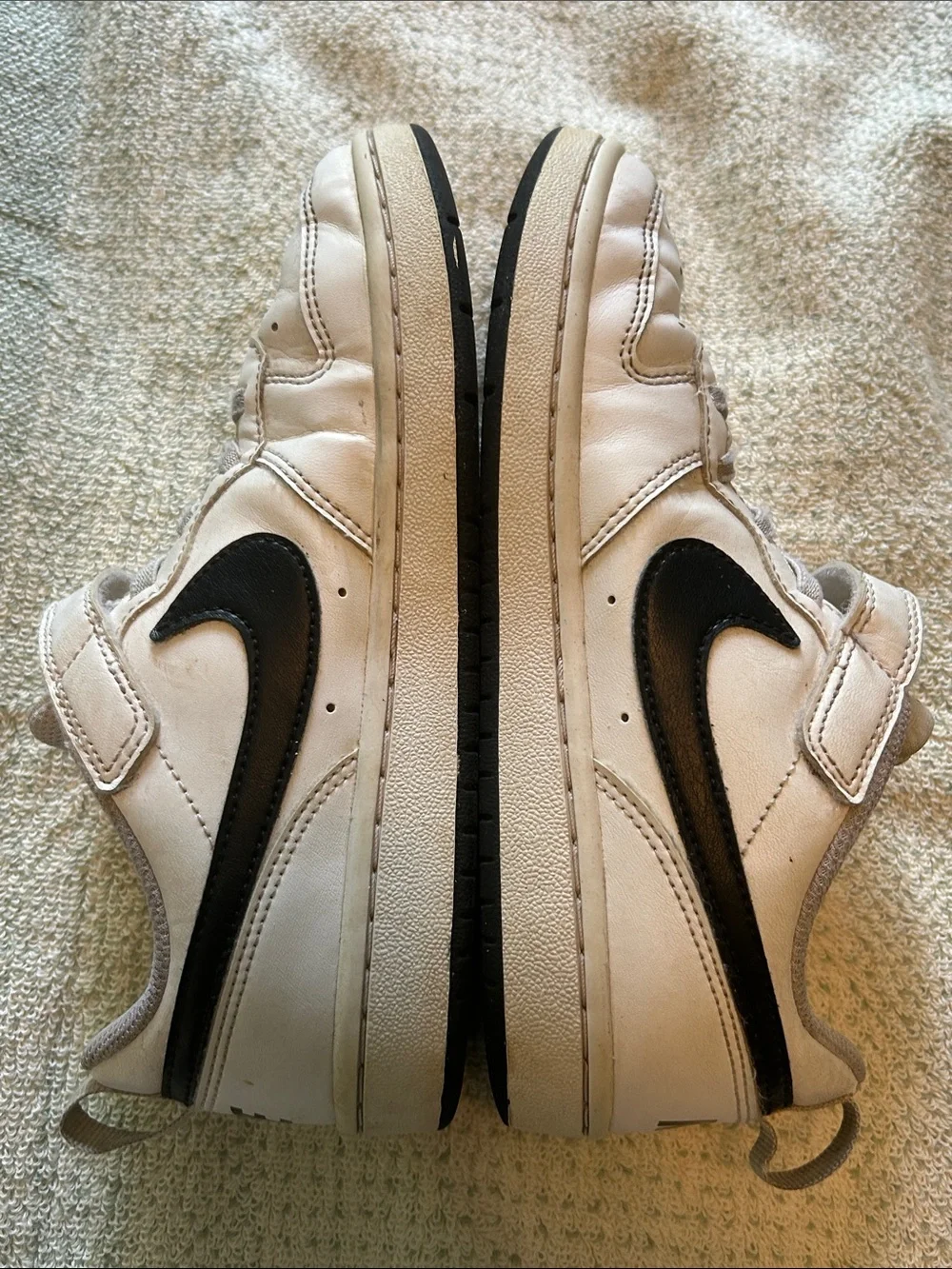 Nike Kids White and Black Velcro Low-Top Sneakers Sz y2.5